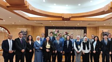 17 مسئولا حكوميا يزور بكين لتبادل الخبرات في مجال التنمية الاقتصادية