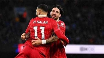 حارس لايبزيج يشيد بمحمد صلاح وسوبوسلاي: من الأفضل في العالم حارس لايبزيج يشيد بمحمد صلاح وسوبوسلاي: من الأفضل في العالم