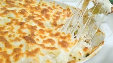 طريقة عمل المكرونة بالجبنة والفلفل الألوان.. أكلة سهلة وسريعة تعشقها الأسرة طريقة عمل المكرونة بالجبنة والفلفل الألوان.. أكلة سهلة وسريعة تعشقها الأسرة