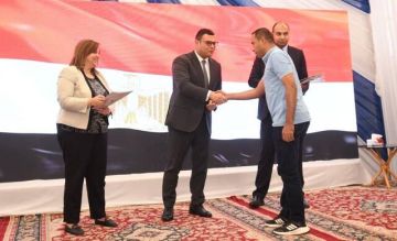 وزير الإسكان يسلم عقود وحدات بمبادرة سكن لكل المصريين بمدينة حدائق أكتوبر وزير الإسكان يسلم عقود وحدات بمبادرة سكن لكل المصريين بمدينة حدائق أكتوبر