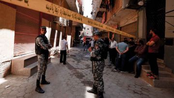 خليجي يمثل جريمة قطعه العضو الذكري لصديقه المصري وقتله