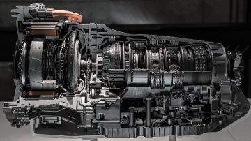 كيفية الاهتمام بناقل الحركة في السيارات؟.. احذر الأوساخ وبقايا المعادن كيفية الاهتمام بناقل الحركة في السيارات؟.. احذر الأوساخ وبقايا المعادن