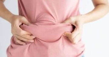 للنساء فوق الـ50.. 4 أطعمة تخلصك من دهون البطن بسرعة