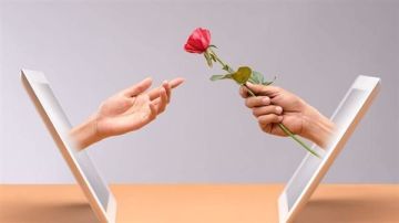 مستشار تحول رقمي يحذر من استخدام تطبيقات الزواج الإلكترونية الأجنبية (فيديو)