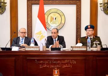 وزير الخارجية يستقبل الدارسين الأجانب في وفد كلية الدفاع الوطني بالأكاديمية العسكرية للدراسات العليا والاستراتيجية