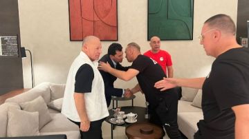 وزير الشباب والرياضة يزور معسكر منتخب مصر بالإمارات استعدادا لدورة ودية دولية