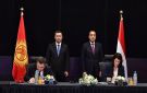 رئيس الجمهورية القيرغيزية ورئيس الوزراء يشهدان توقيع عدد من الاتفاقيات لتعزيز التعاون