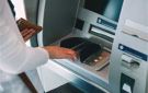 تحذير مهم من البنوك.. أخطاء شائعة تتسبب في سحب الـATM للفيزا وطرق استرجاعها