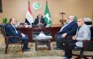 عقب تسلمه مهام عمله.. محافظ الشرقية يلتقي رئيس مدينة صان الحجر (تفاصيل)