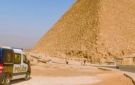 مغامرة فوق الأهرامات تنتهي بهبوط غير متوقع في كعابيش الجيزة الحكاية كاملة