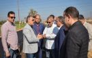 محافظ الشرقية يتفقد أعمال رصف ورفع كفاءة طريق النكارية - القنايات