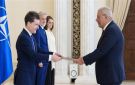 السفير المصري محمد عرفي يقدم أوراق اعتماده إلى الرئيس الروماني
