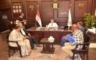 محافظ الأقصر يستقبل عددا من المواطنين للاستماع إلى مطالبهم وحل مشكلاتهم الخدمية
