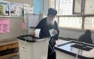 أسقف المنيا يدلي بصوته في الانتخابات البرلمانية.. صور