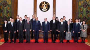 الرئيس السيسي يستقبل مجموعة خبراء التعليم اليابانيين المتواجدين في مصر الرئيس السيسي يستقبل مجموعة خبراء التعليم اليابانيين المتواجدين في مصر