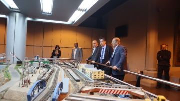 رئيس هيئة السكة الحديد يبحث التعاون مع اليابان لتوطين الصناعة وتحديث المنظومة في مصر صور رئيس هيئة السكة الحديد يبحث التعاون مع اليابان لتوطين الصناعة وتحديث المنظومة في مصر صور