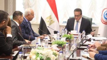 وزير الصحة يبحث مع وفد سعودي توطين تصنيع الدواء وتوسيع البرامج الصحية وزير الصحة يبحث مع وفد سعودي توطين تصنيع الدواء وتوسيع البرامج الصحية