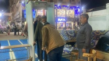 إقبال متزايد قبل لحظات من إغلاق لجان الاقتراع لجولة الإعادة لإنتخابات مجلس النواب بأسوان.. شاهد إقبال متزايد قبل لحظات من إغلاق لجان الاقتراع لجولة الإعادة لإنتخابات مجلس النواب بأسوان.. شاهد