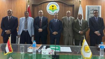 اختيار عميد كلية الزراعة بجامعة الوادي الجديد