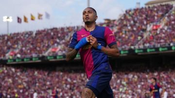 رافينيا يقود برشلونة للفوز على أوساسونا وتعزيز صدارته لليجا