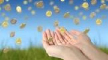 سبعة أشياء إن طبقت واحدة منها نزل عليك الرزق كالمطر.. كم تعرف منها؟