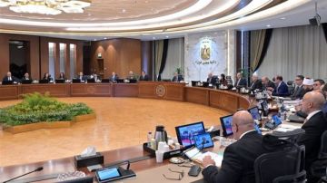مجلس الوزراء يعقد اجتماعه الأسبوعي ويبحث عددا من الموضوعات الهامة مجلس الوزراء يعقد اجتماعه الأسبوعي ويبحث عددا من الموضوعات الهامة