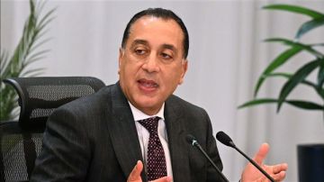 مدبولي: تحويل المنطقة المحيطة بالأهرامات ونزلة السمان إلى مقصد عالمي مدبولي: تحويل المنطقة المحيطة بالأهرامات ونزلة السمان إلى مقصد عالمي