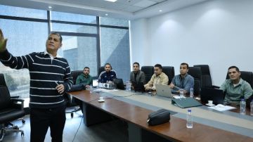 أوسكار رويز يعقد اجتماعا فنيا مع الحكام لمراجعة بعض الحالات