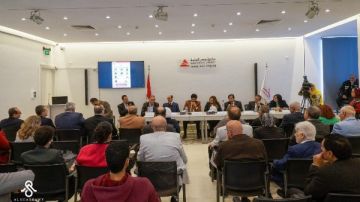 الخبراء في صالون الإعلام يؤكدون: لا تنمية حقيقية دون إعلام واع والأسرة خط الأمان للمجتمع والدولة الخبراء في صالون الإعلام يؤكدون: لا تنمية حقيقية دون إعلام واع والأسرة خط الأمان للمجتمع والدولة