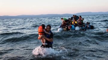 قارب المهاجرين باليونان غرق وفقدان 32 شخصا.. وغالبية الضحايا من مصر والسودان