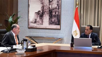 مدبولي يبحث مع رئيس بلومبرج جرين تعزيز الأمن الغذائي والزراعة الحديثة مدبولي يبحث مع رئيس بلومبرج جرين تعزيز الأمن الغذائي والزراعة الحديثة