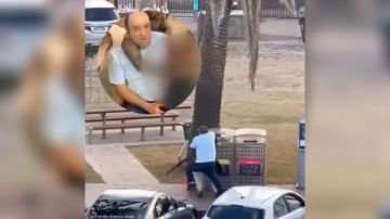 مليون دولار خلال 24 ساعة.. العالم يلتف حول بطل سيدني بعد موقفه البطولي مليون دولار خلال 24 ساعة.. العالم يلتف حول بطل سيدني بعد موقفه البطولي