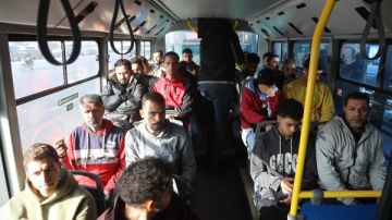 النقل تنشر صور إقبال كثيف للمواطنين على استخدام الأتوبيس الترددي السريع BRT