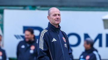 كأس عاصمة مصر محاضرة لـ توروب مع لاعبي الأهلي قبل مواجهة إنبي كأس عاصمة مصر محاضرة لـ توروب مع لاعبي الأهلي قبل مواجهة إنبي