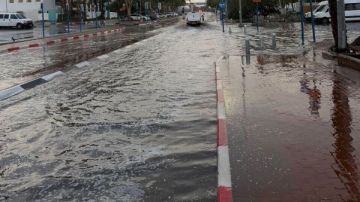 أمطار غزيرة تضرب إسرائيل وتتسبب في أضرار للبنى التحتية وأنظمة الاتصالات لقاعدة جوية أمطار غزيرة تضرب إسرائيل وتتسبب في أضرار للبنى التحتية وأنظمة الاتصالات لقاعدة جوية