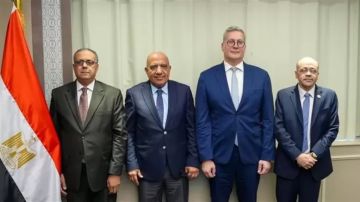 وزيرا الكهرباء والبترول يشهدان توقيع بروتوكول تعاون بين الهيئة العامة للبترول وهيئة المواد النووية وزيرا الكهرباء والبترول يشهدان توقيع بروتوكول تعاون بين الهيئة العامة للبترول وهيئة المواد النووية