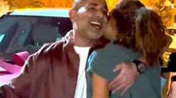 أحمد سعد يهنئ زوجته بعد فوزها بجائزة أفضل مديرة أعمال لعام 2025