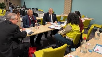 الزناتي يناقش مع رئيسة وفد رابطة المعلمين الأمريكية فرص التعاون المشترك الزناتي يناقش مع رئيسة وفد رابطة المعلمين الأمريكية فرص التعاون المشترك