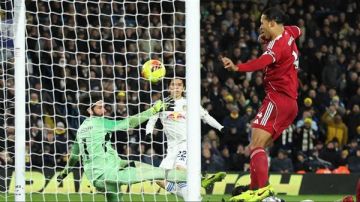 ليدز يخطف تعادلا قاتلا من ليفربول تحت أنظار محمد صلاح ليدز يخطف تعادلا قاتلا من ليفربول تحت أنظار محمد صلاح