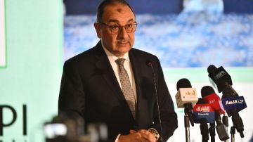 وزير قطاع الأعمال: إعادة تشغيل مصانع أدوية بعد توقف عدة سنوات وزير قطاع الأعمال: إعادة تشغيل مصانع أدوية بعد توقف عدة سنوات