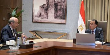 رئيس الوزراء المصري: حريصون على النهوض بقطاع الطيران المدني
