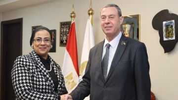 رئيسة المجلس القومي للمرأة تستقبل السفير الفلسطيني بالقاهرة لتعزيز الشراكة رئيسة المجلس القومي للمرأة تستقبل السفير الفلسطيني بالقاهرة لتعزيز الشراكة