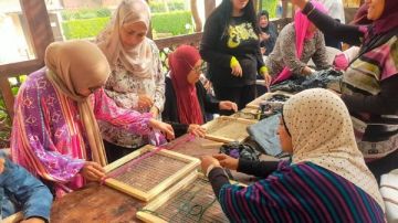 متحف جاير أندرسون ينظم ورشة للنسيج وإعادة تدوير الكليم