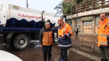 أمطار غزيرة.. جولة ميدانية لرئيس صرف الإسكندرية لمتابعة التعامل مع النوة أمطار غزيرة.. جولة ميدانية لرئيس صرف الإسكندرية لمتابعة التعامل مع النوة