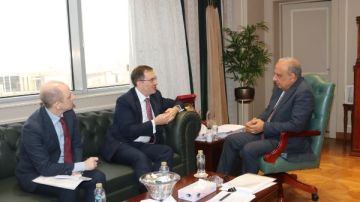 شركات بريطانية كبرى تعتزم ضخ استثمارات ضخمة في مشروعات الطاقة المتجددة بمصر شركات بريطانية كبرى تعتزم ضخ استثمارات ضخمة في مشروعات الطاقة المتجددة بمصر