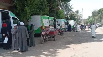 محافظ بني سويف: توقيع الكشف على 1196 مريضا وصرف العلاج لهم بالمجان محافظ بني سويف: توقيع الكشف على 1196 مريضا وصرف العلاج لهم بالمجان