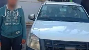 ضبط سائق يجوب شوارع حوش عيسى بمكبر صوت لحشد الناخبين لصالح أحد المرشحين ضبط سائق يجوب شوارع حوش عيسى بمكبر صوت لحشد الناخبين لصالح أحد المرشحين