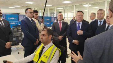 كامل الوزير يشهد التشغيل التجريبي لمحطة حاويات هاتشيسون بميناء السخنة صور