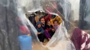 مأساة البرد والمطر في غزة.. وفاة رضيعة في خان يونس و الأونروا تحذر من كارثة مأساة البرد والمطر في غزة.. وفاة رضيعة في خان يونس و الأونروا تحذر من كارثة