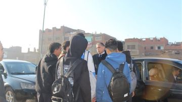 مدير تعليم الجيزة يلتقي الطلاب المفصولين بسبب الغياب ويوجه بإعادة قيدهم مدير تعليم الجيزة يلتقي الطلاب المفصولين بسبب الغياب ويوجه بإعادة قيدهم